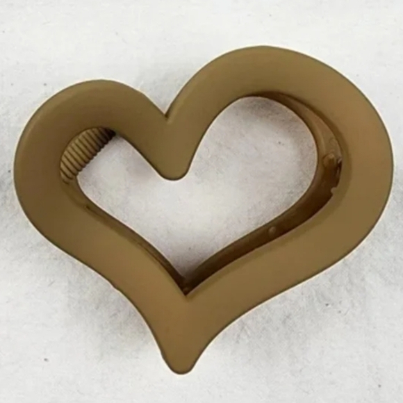 Heart Claw Clip Hair Accessories - Picture 1 of 4